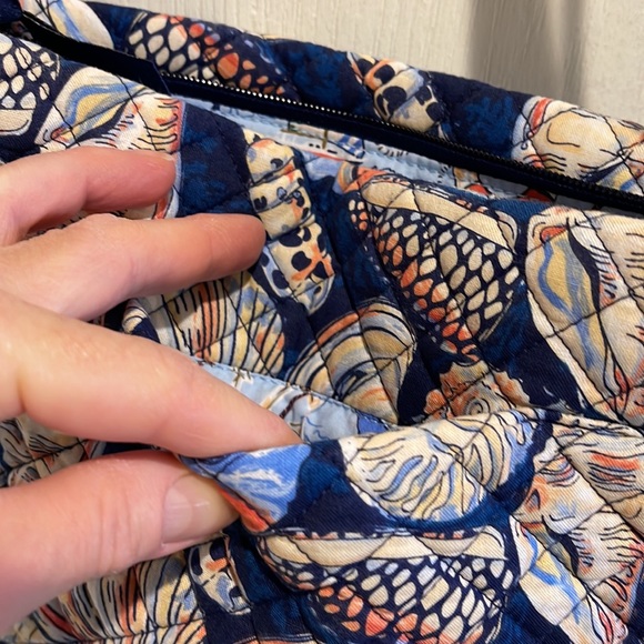 NWOT. Vera Bradley Cross body purse - Picture 6 of 7